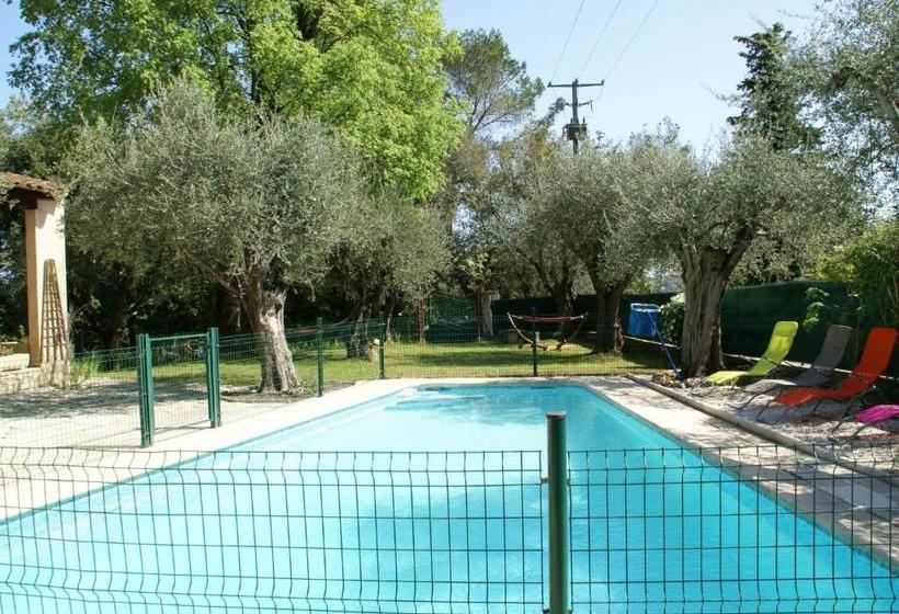 Spacious Villa With Garden Near Grasse