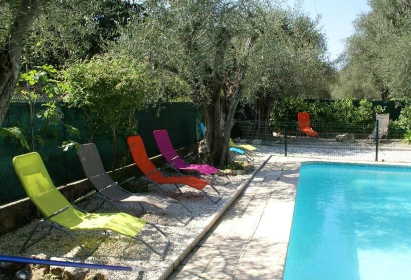 Spacious Villa With Garden Near Grasse