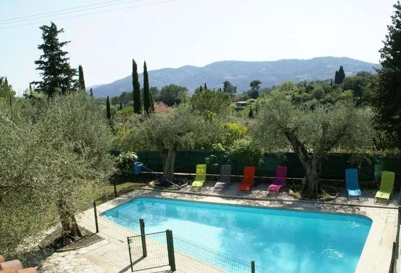 Spacious Villa With Garden Near Grasse