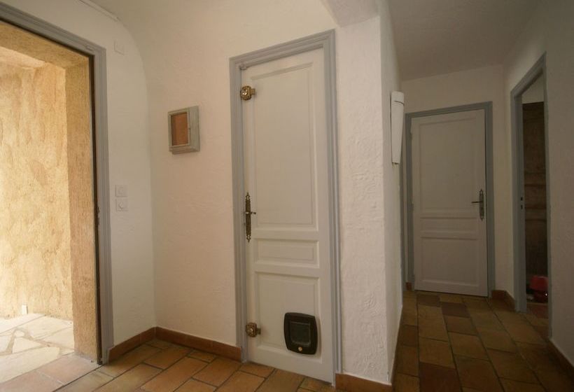 Spacious Villa With Garden Near Grasse