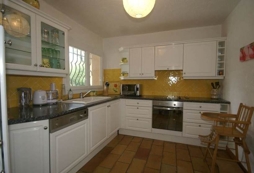 Spacious Villa With Garden Near Grasse