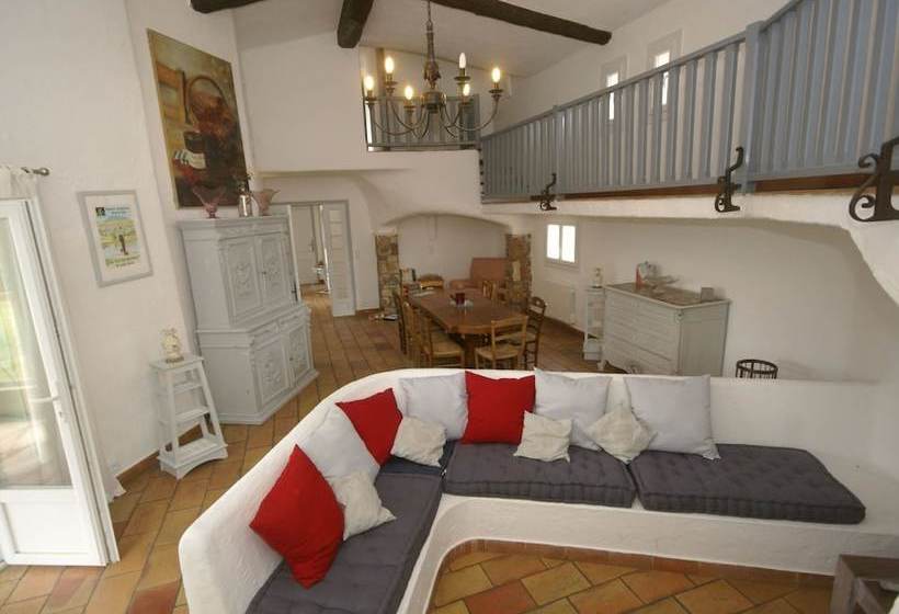 Spacious Villa With Garden Near Grasse