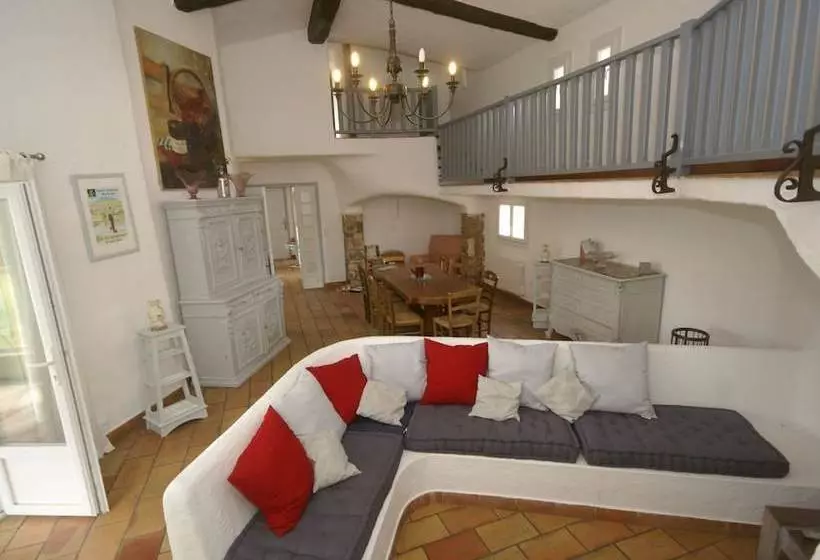 Spacious Villa With Garden Near Grasse