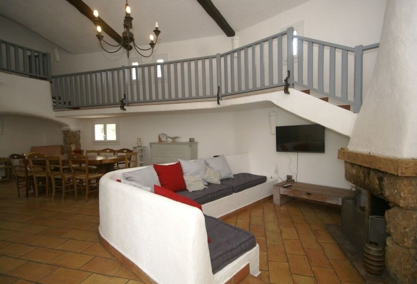 Spacious Villa With Garden Near Grasse