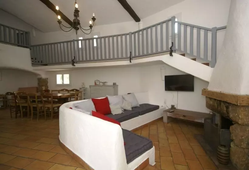 Spacious Villa With Garden Near Grasse