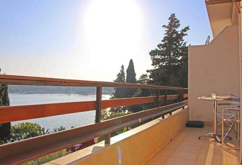 Apartment With A Sea View
