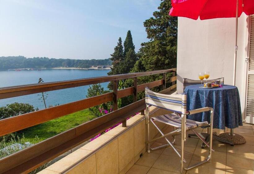 Apartment With A Sea View