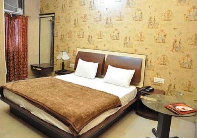 Отель Capital O74359  Mukut Mahal