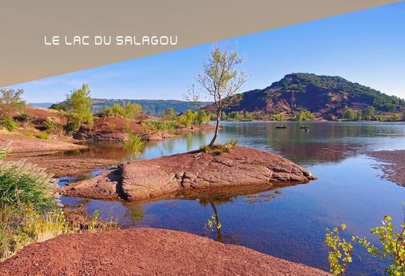 Le Clos Des Chênes   Terrasse Et Parking