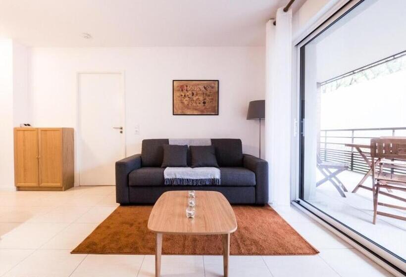 Le Clos Des Chênes   Terrasse Et Parking