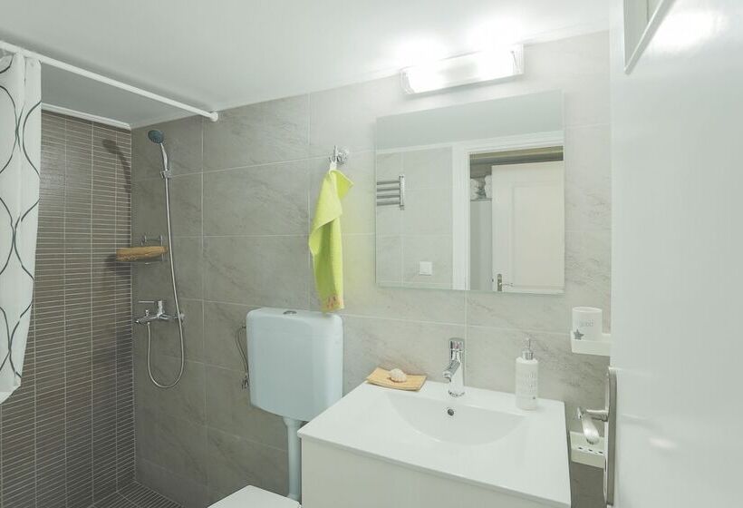 Splendid Views From A Cozy Cottage With A Garden Terrace