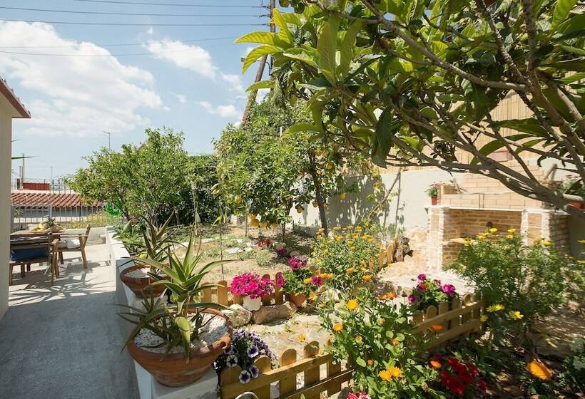 Splendid Views From A Cozy Cottage With A Garden Terrace