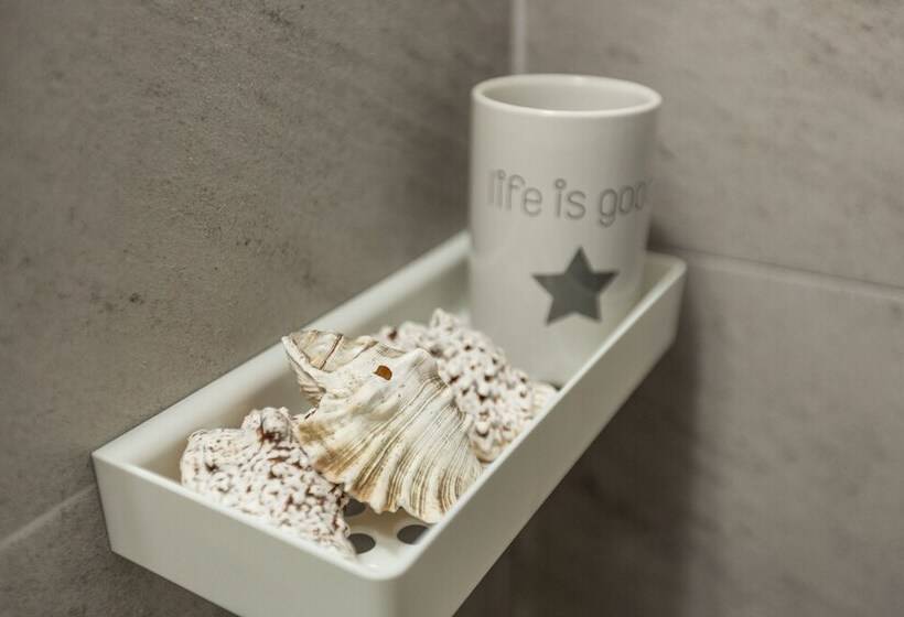 Splendid Views From A Cozy Cottage With A Garden Terrace