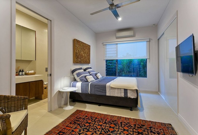 Veldree Palm Cove Rainforest And Beach