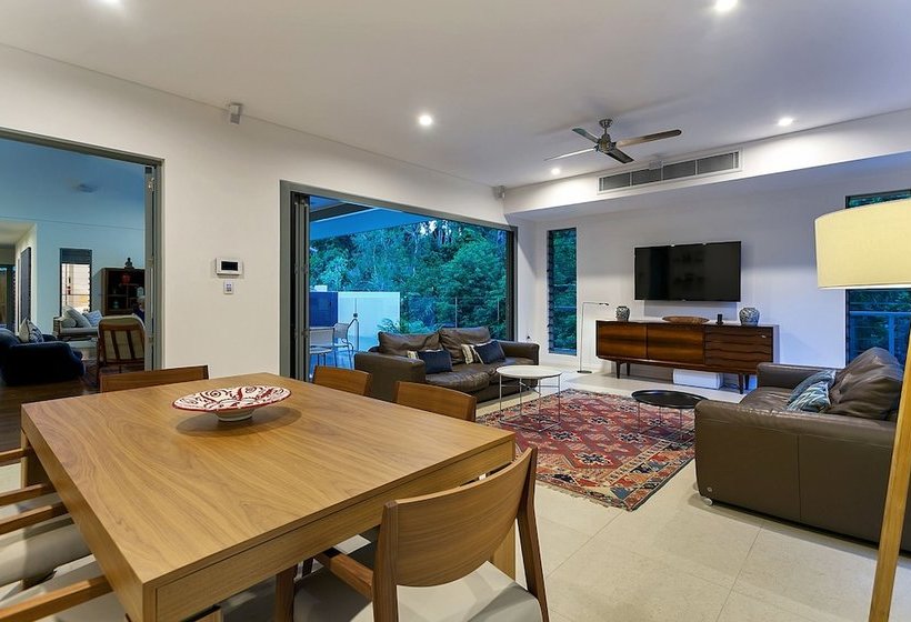 Veldree Palm Cove Rainforest And Beach