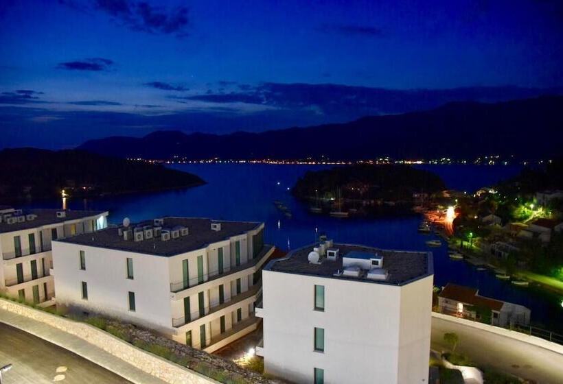 White Cloud Apartments