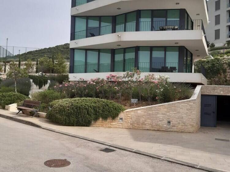 White Cloud Apartments