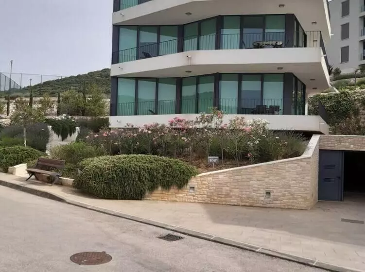 White Cloud Apartments