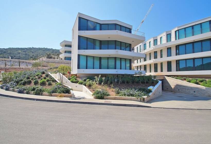 White Cloud Apartments