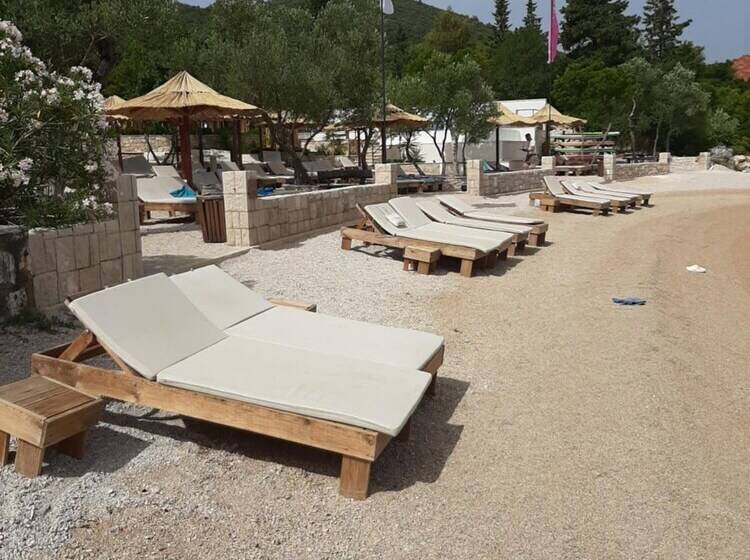 White Cloud Apartments