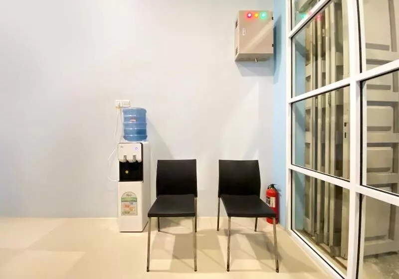Hotelli Reddoorz Syariah Near Pantai Padang 2