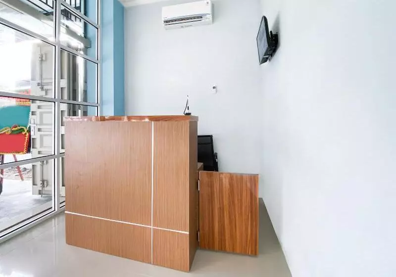 Hotelli Reddoorz Syariah Near Pantai Padang 2