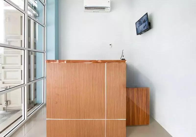 Hotelli Reddoorz Syariah Near Pantai Padang 2