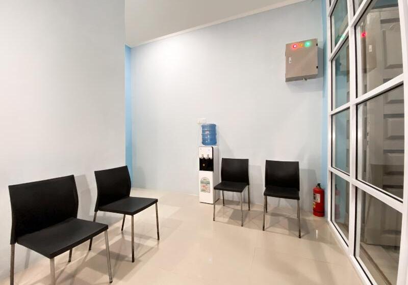 فندق Reddoorz Syariah Near Pantai Padang 2