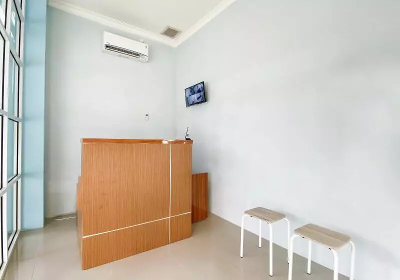 Hotelli Reddoorz Syariah Near Pantai Padang 2