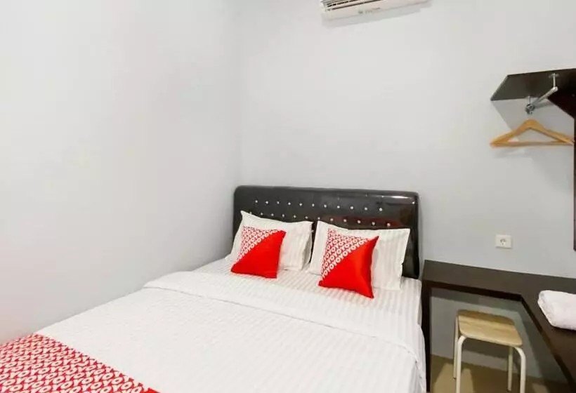 Hotelli Reddoorz Syariah Near Pantai Padang 2