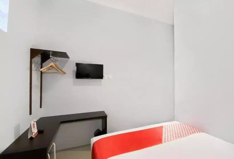 Hotelli Reddoorz Syariah Near Pantai Padang 2