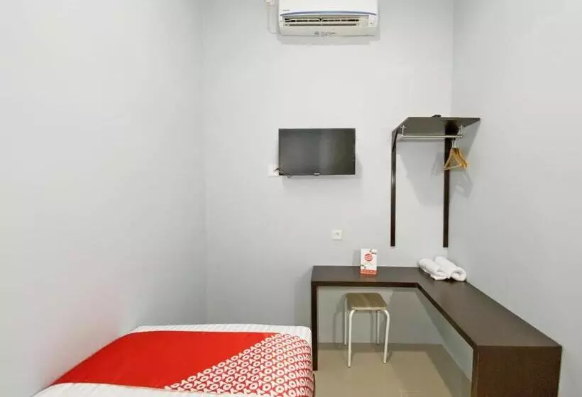 Hotelli Reddoorz Syariah Near Pantai Padang 2
