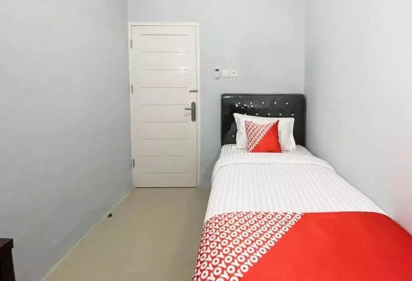 Hotelli Reddoorz Syariah Near Pantai Padang 2