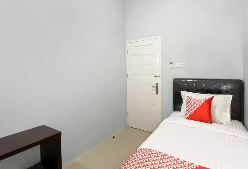 Hotelli Reddoorz Syariah Near Pantai Padang 2