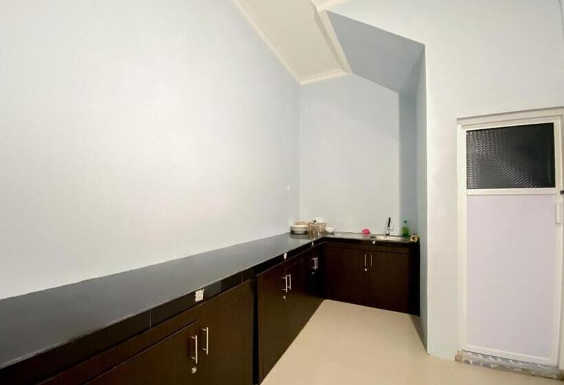 فندق Reddoorz Syariah Near Pantai Padang 2