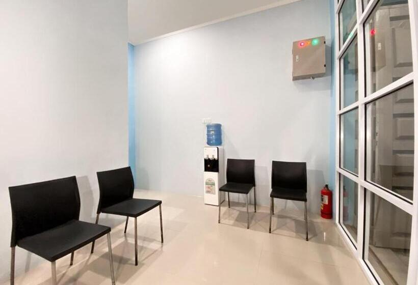 فندق Reddoorz Syariah Near Pantai Padang 2