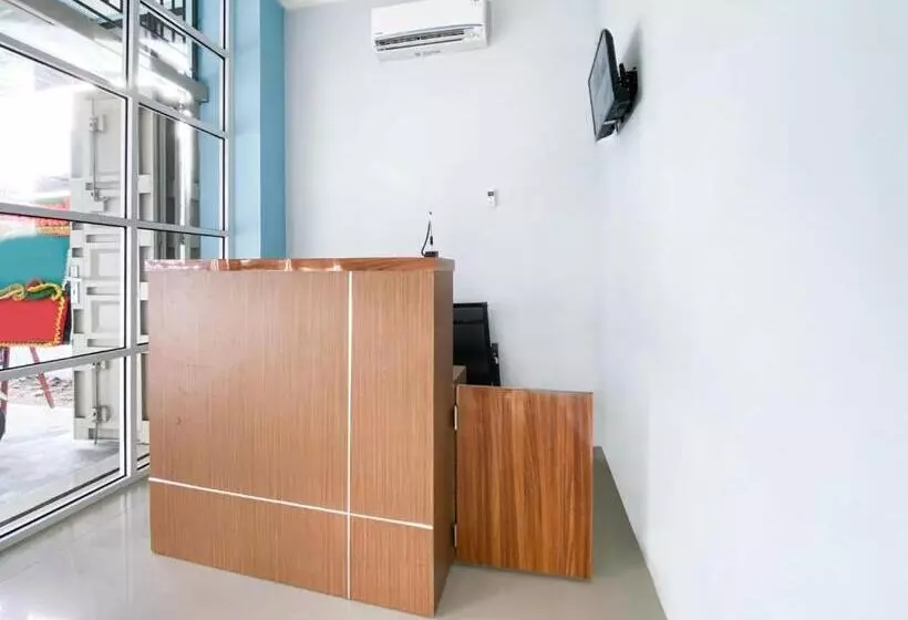 Hotelli Reddoorz Syariah Near Pantai Padang 2