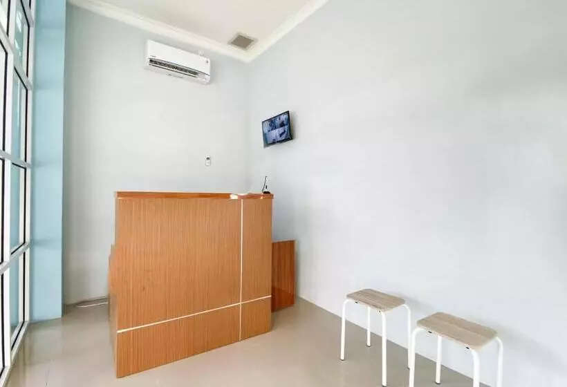 Hotelli Reddoorz Syariah Near Pantai Padang 2