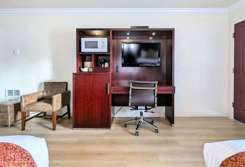 Отель Clarion  Collection Wilkie S Inn Pacific Grove  Monterey