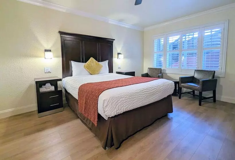 Отель Clarion  Collection Wilkie S Inn Pacific Grove  Monterey