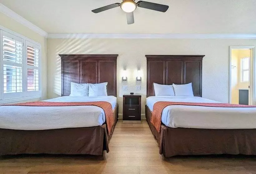 Отель Clarion  Collection Wilkie S Inn Pacific Grove  Monterey