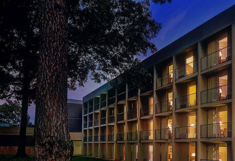 Historic Whispering Woods Hotel & Conference Center