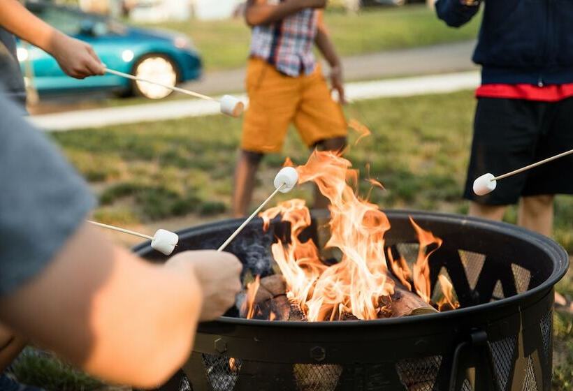 Historic Whispering Woods Hotel & Conference Center