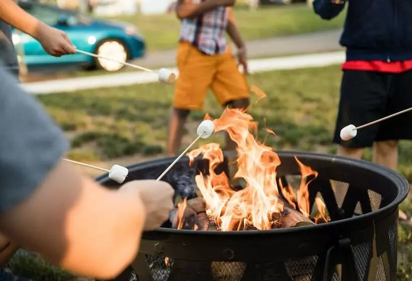 Historic Whispering Woods Hotel & Conference Center