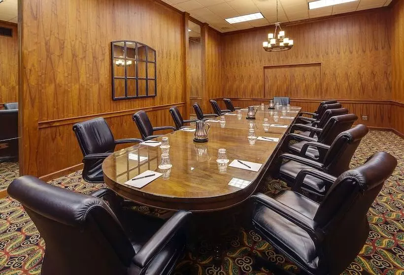 Historic Whispering Woods Hotel & Conference Center