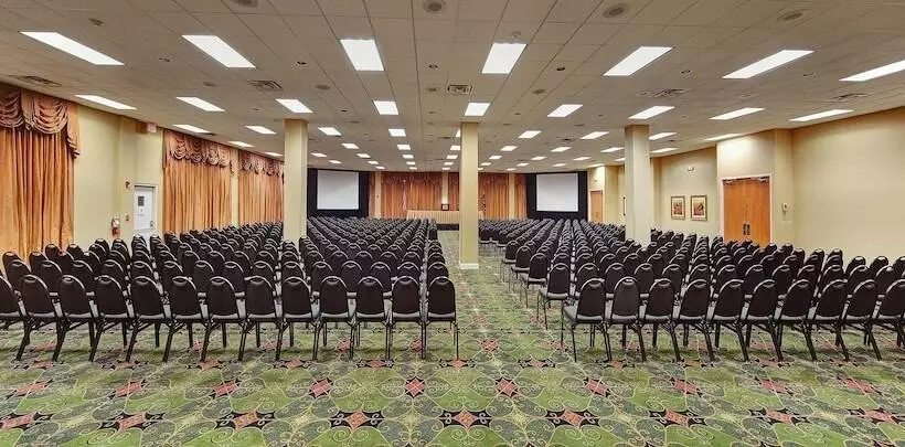 Historic Whispering Woods Hotel & Conference Center