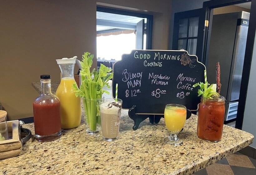 Historic Whispering Woods Hotel & Conference Center