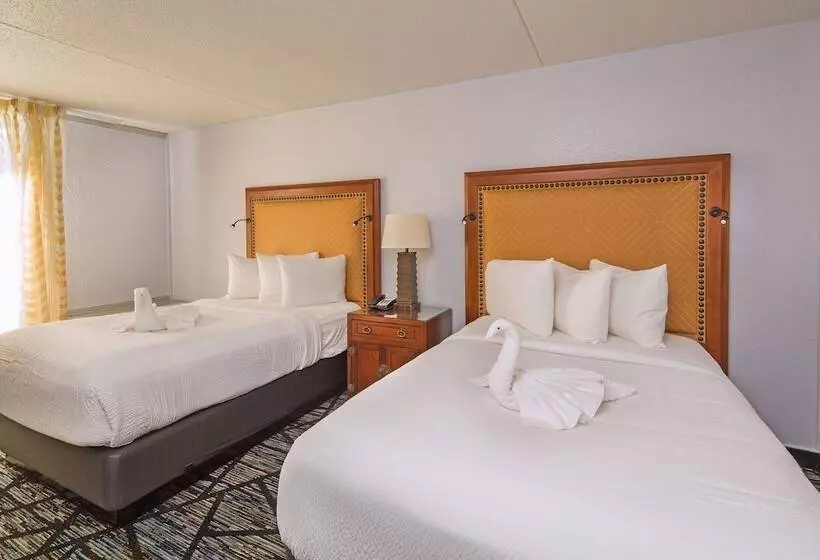 Historic Whispering Woods Hotel & Conference Center