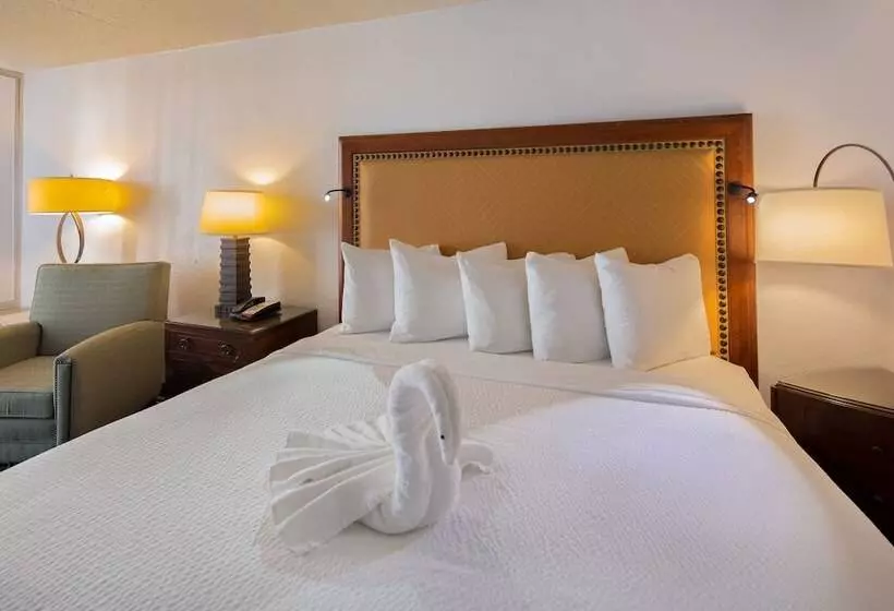 Historic Whispering Woods Hotel & Conference Center