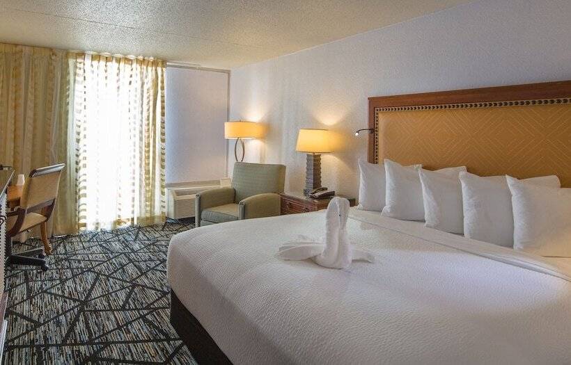 Historic Whispering Woods Hotel & Conference Center